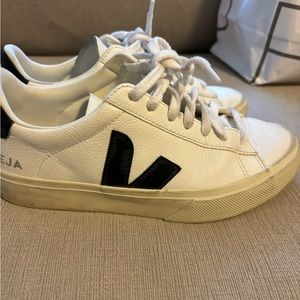 Whit with black Veja shoes slightly used size 37EU